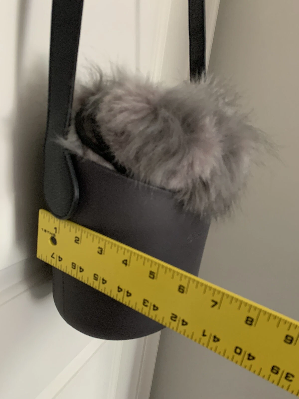 O BAG Rubber Bucket Bag Structured Design Shoulder Strap With Fur - O Bag