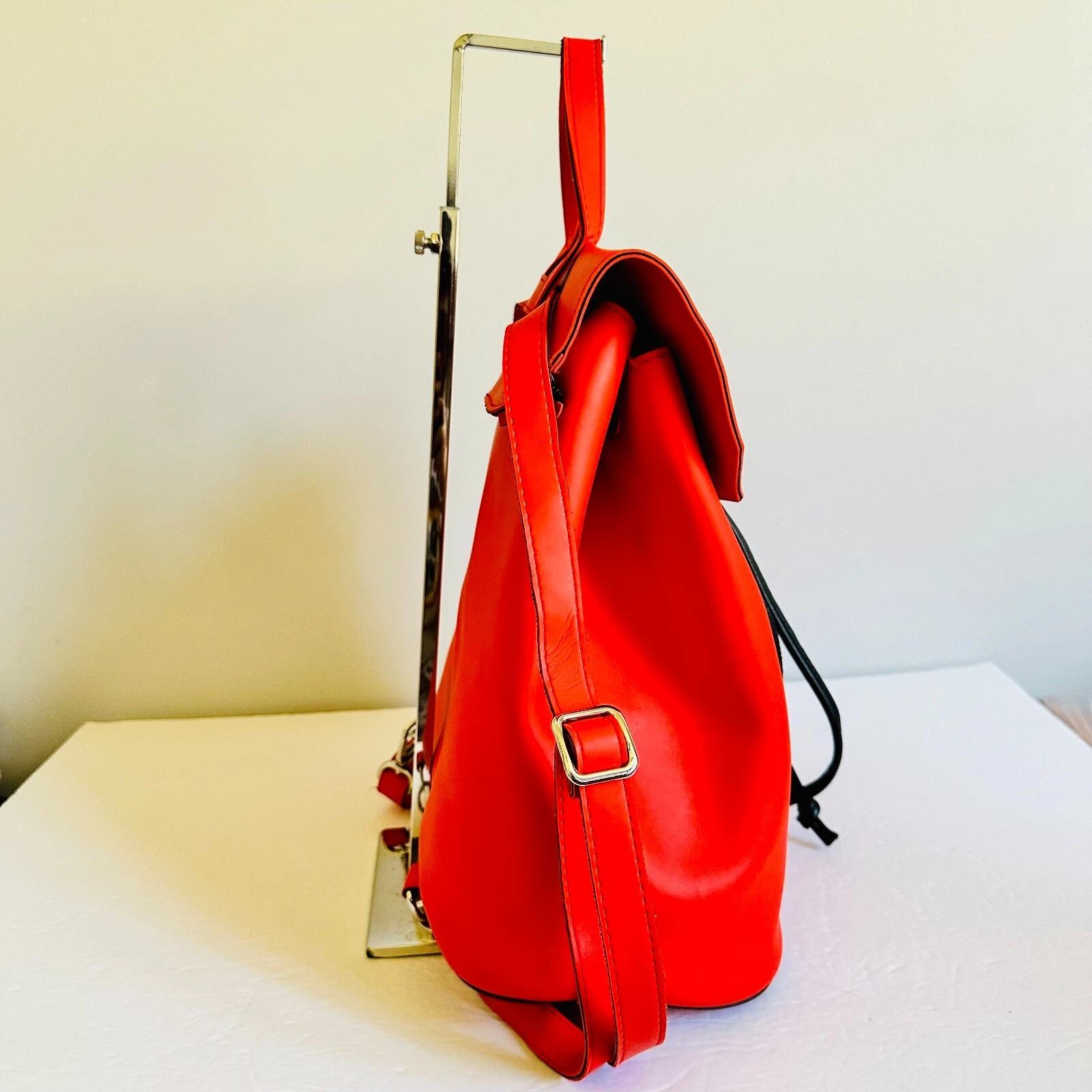 EUC O BAG RED BACKPACK WITH REMOVABLE TOP FLAP COVER - O Bag