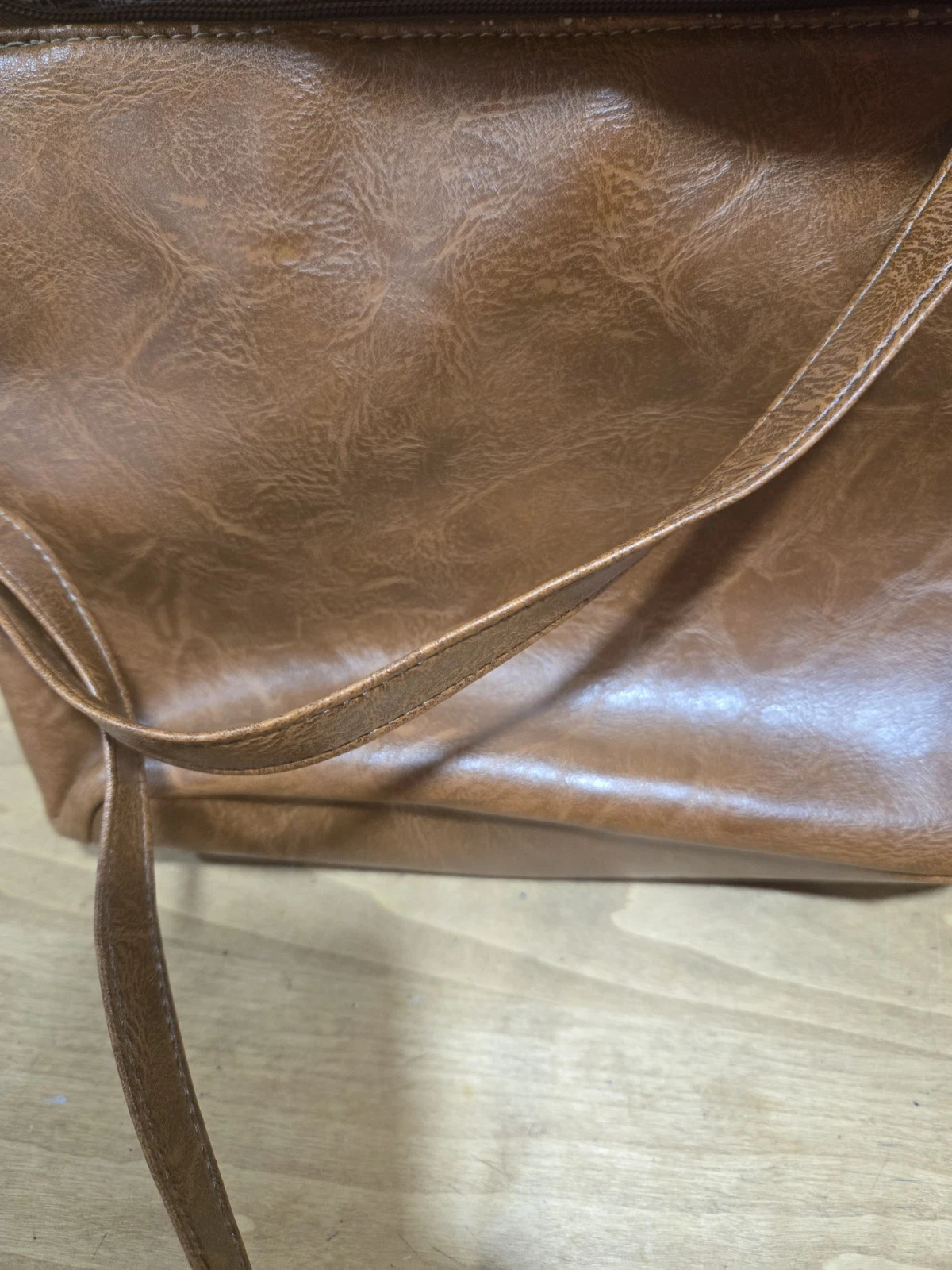 B.O.C Brown Leather Crossbody Bag – Front Zip Pocket – Adjustable Strap – Used - O Bag