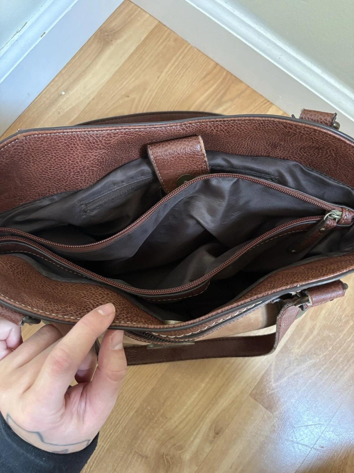 b.o.c. Tan and Olive Shoulder Bag - O Bag