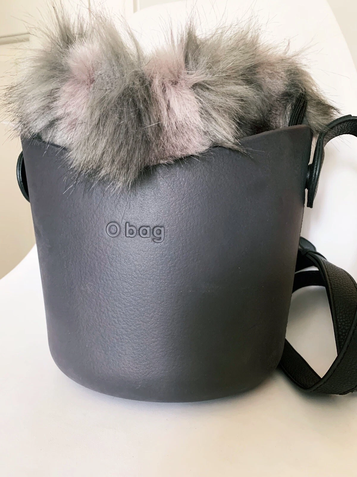 O BAG Rubber Bucket Bag Structured Design Shoulder Strap With Fur - O Bag