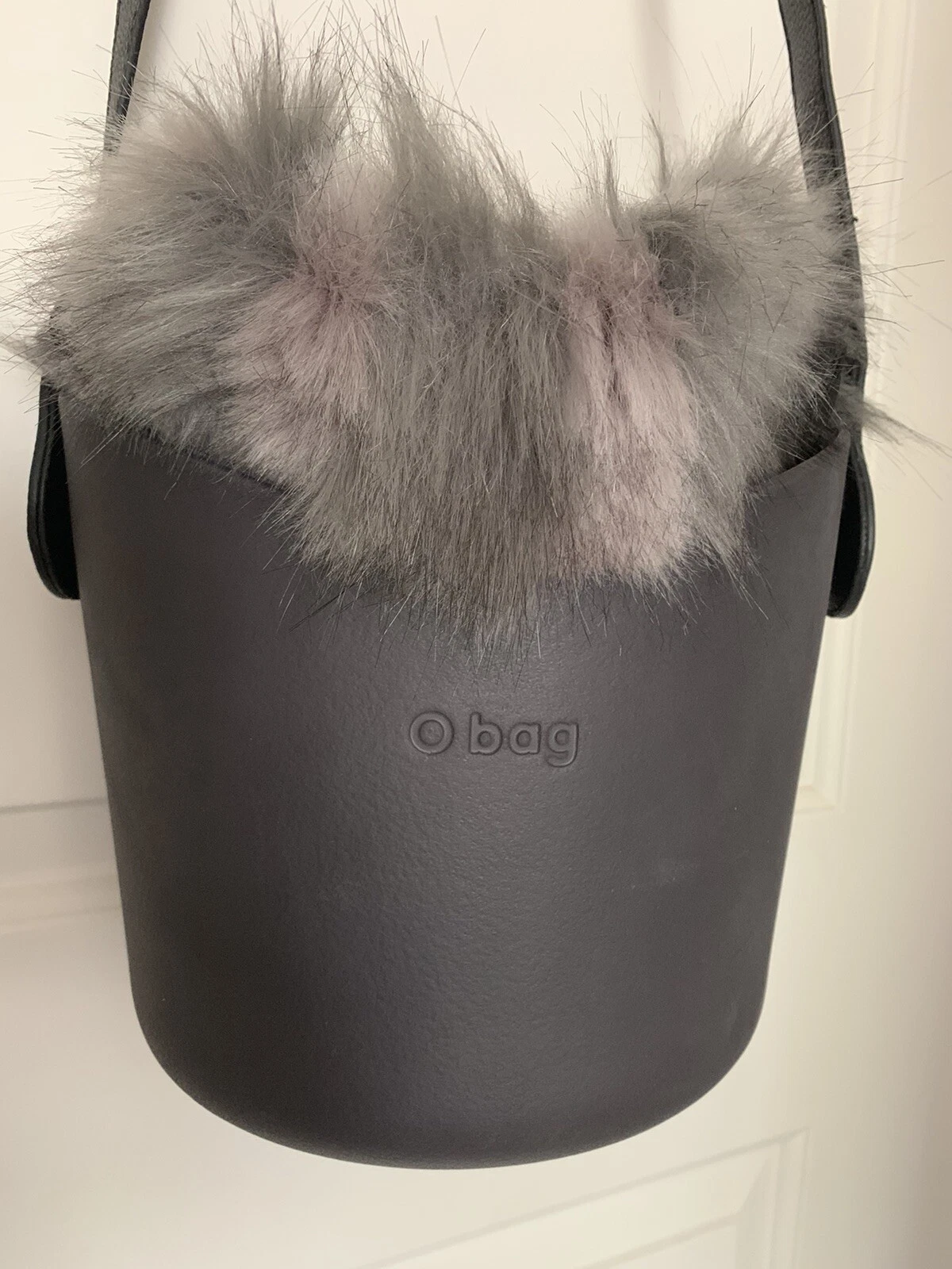 O BAG Rubber Bucket Bag Structured Design Shoulder Strap With Fur - O Bag